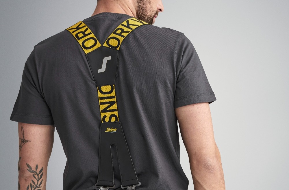 Jak zawiązać szelki w spodniach roboczych?