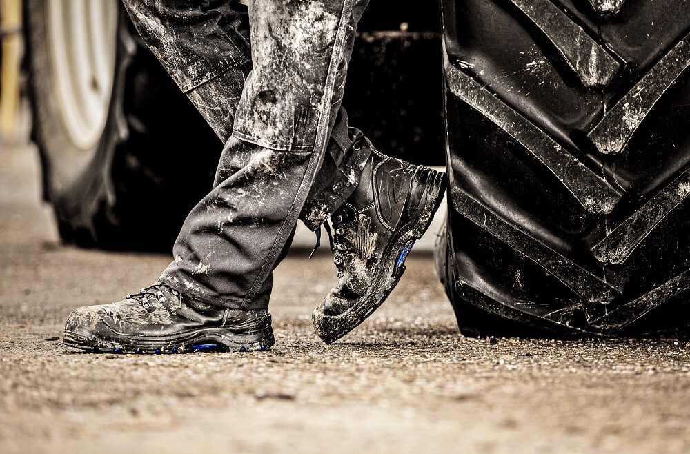 Jak wybrać półbuty robocze z podnoskiem?