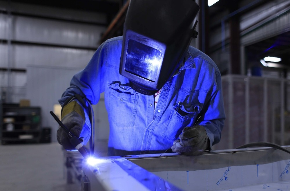 Funkcje i parametry przyłbic samościemniających