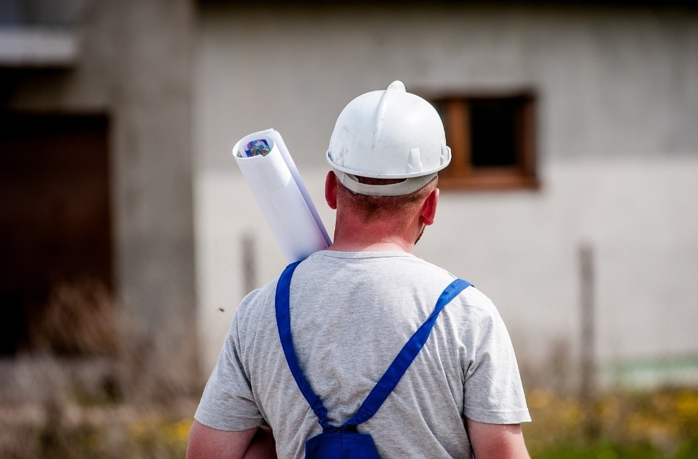 Hełmy ochronne - rodzaje i podstawowe normy prawne