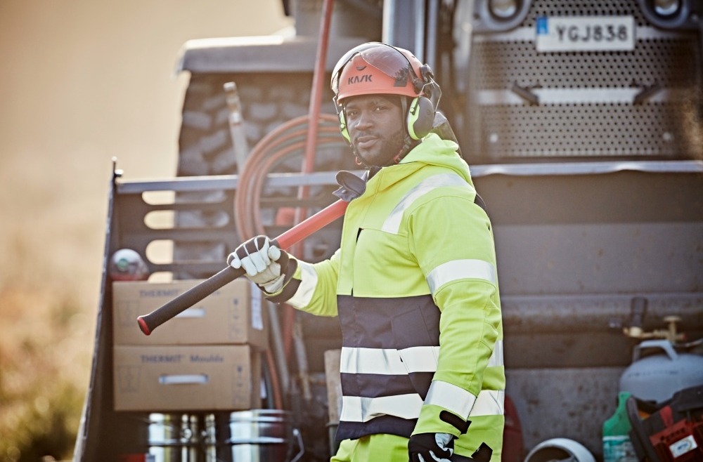 Ocena przydatności hełmów ochronnych  oraz środków ochrony oczu i twarzy w strefach zagrożonych wybuchem